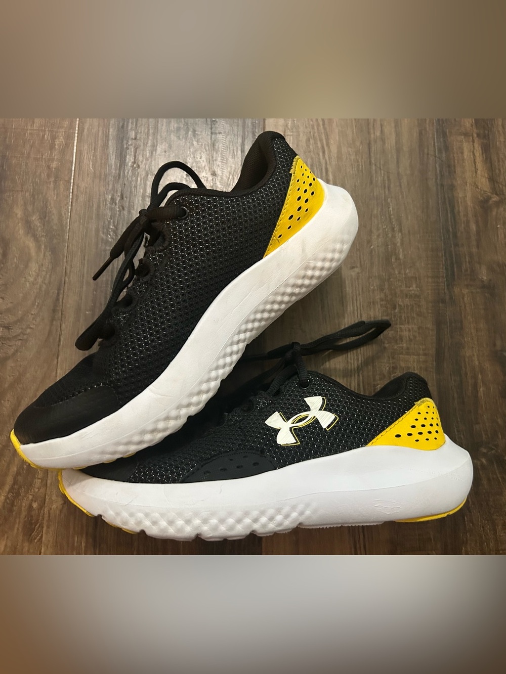 Under Armour Grade School UA Surge 4 Kids Running Shoes: Black yellow Size 4Y
